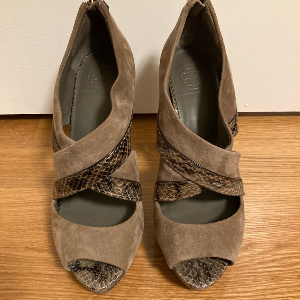 New with tags Tory Burch snake print and suede heels